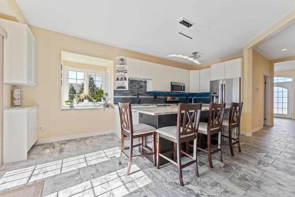 52 Whiterock Avenue photo 9