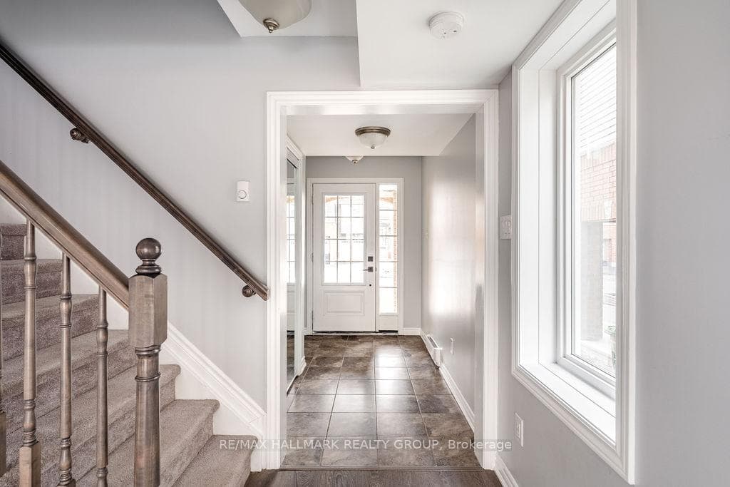 502 Coldwater Crescent photo 4