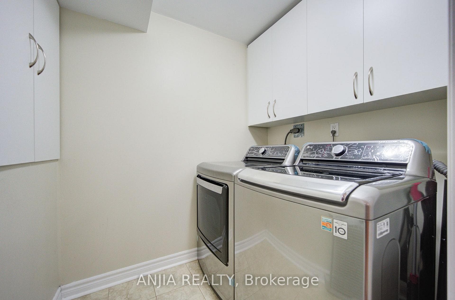 73 Hawksbury Road photo 47