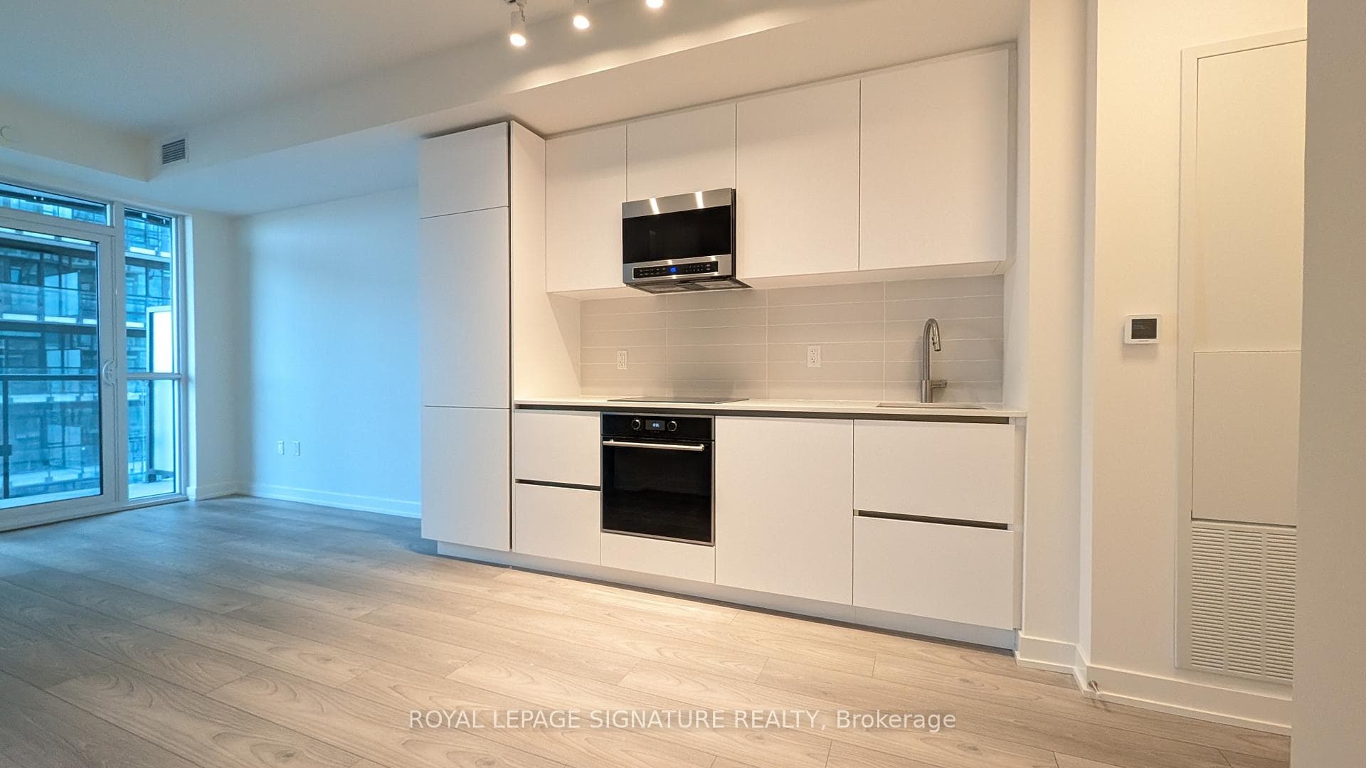 120 Broadway Avenue Unit 1506 photo 3