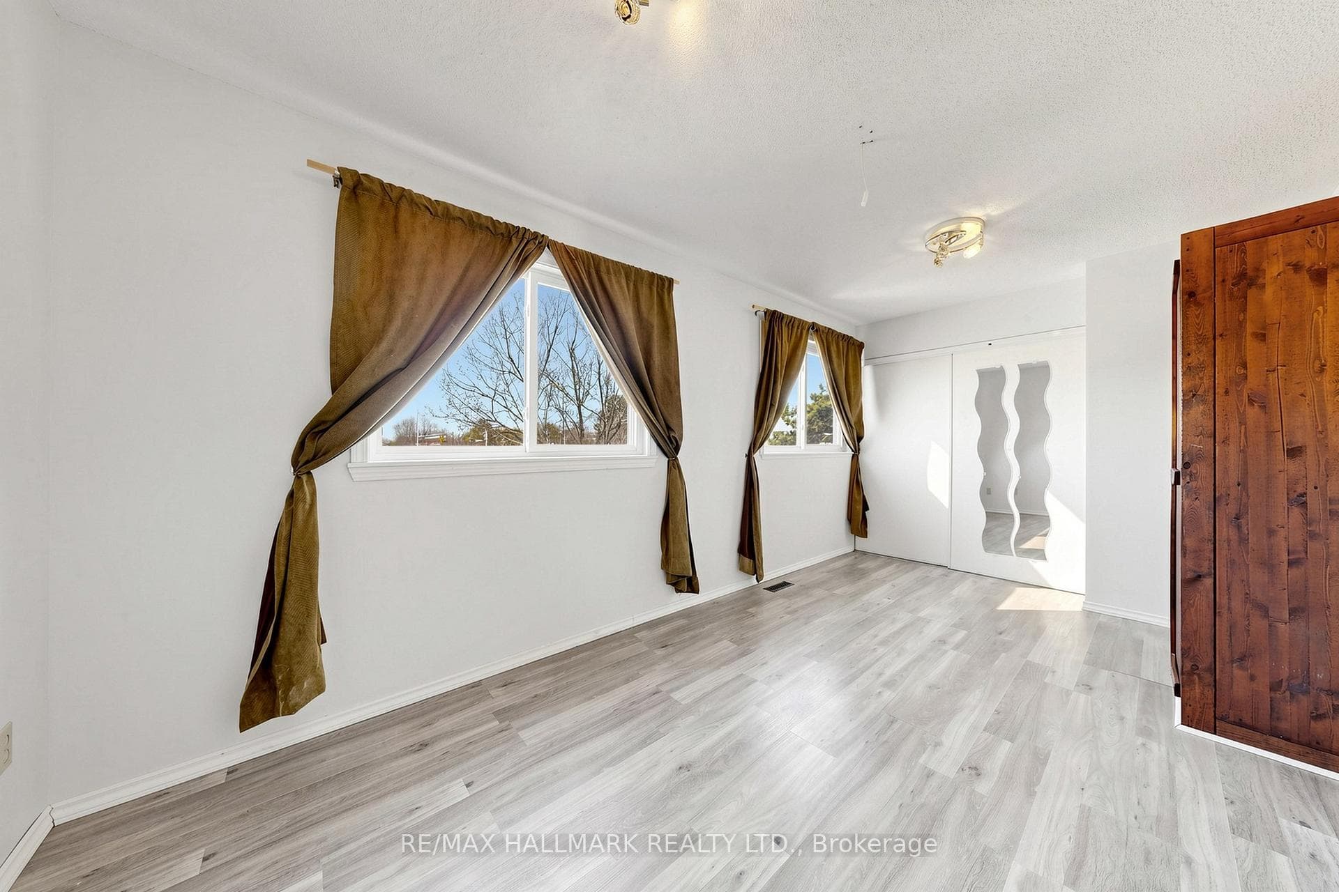304 Maciver Boulevard photo 18