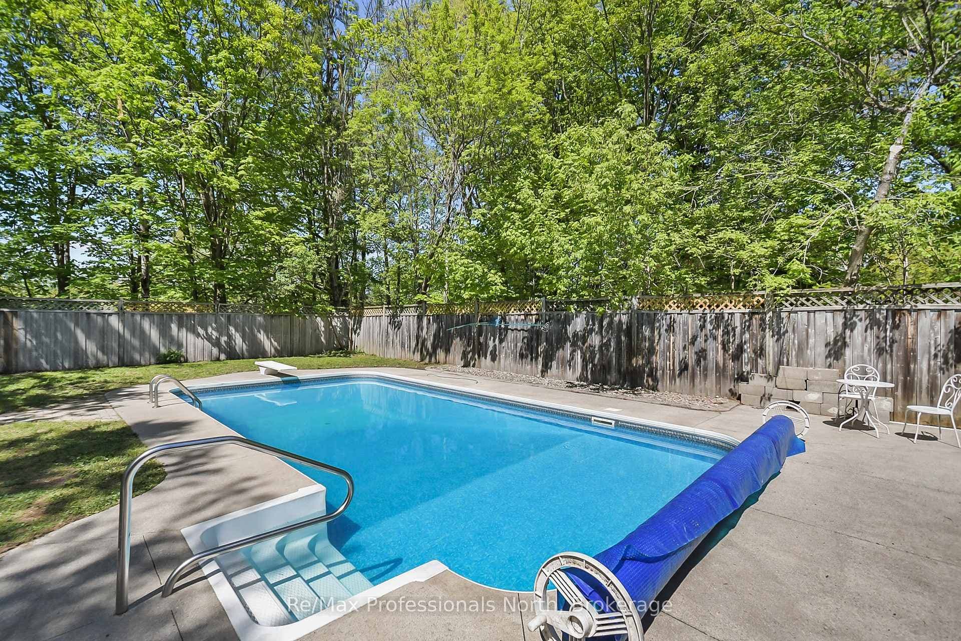 110 FRASER Street photo 2