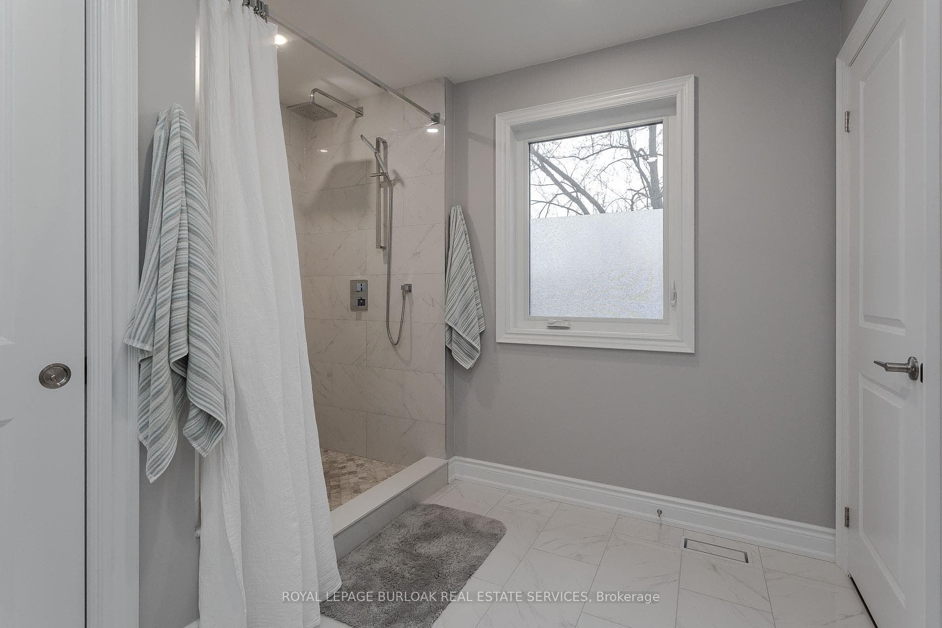 404 Erindale Drive photo 31