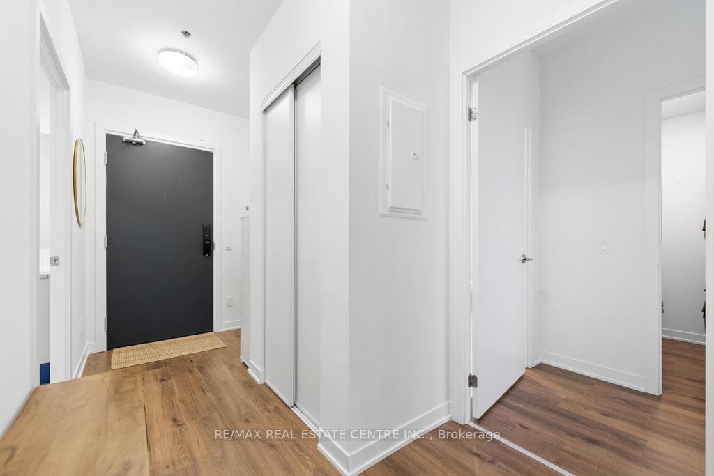 405 Dundas Street Unit 507 photo 2