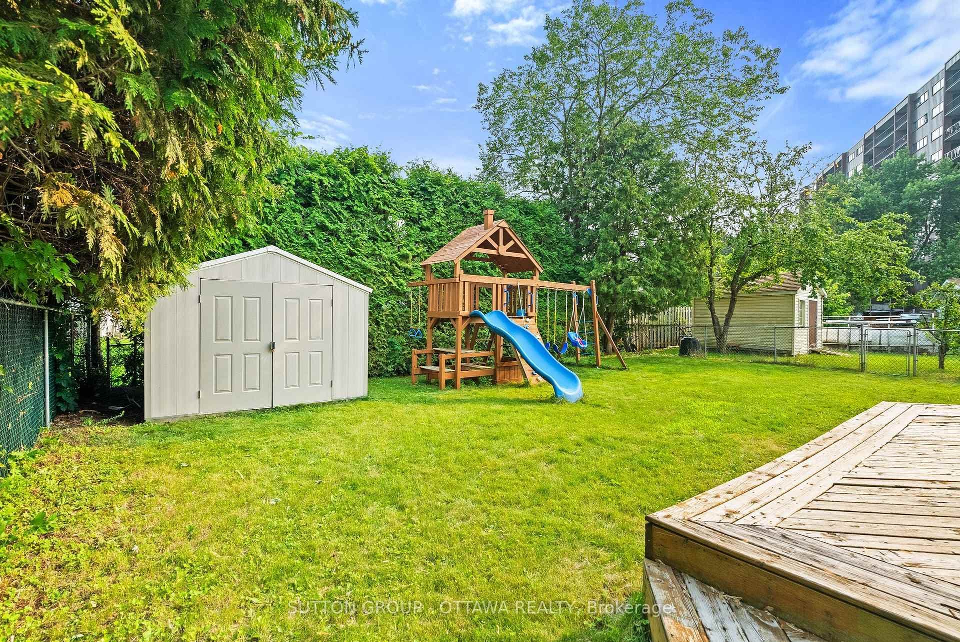 2450 Blackstone Crescent photo 46