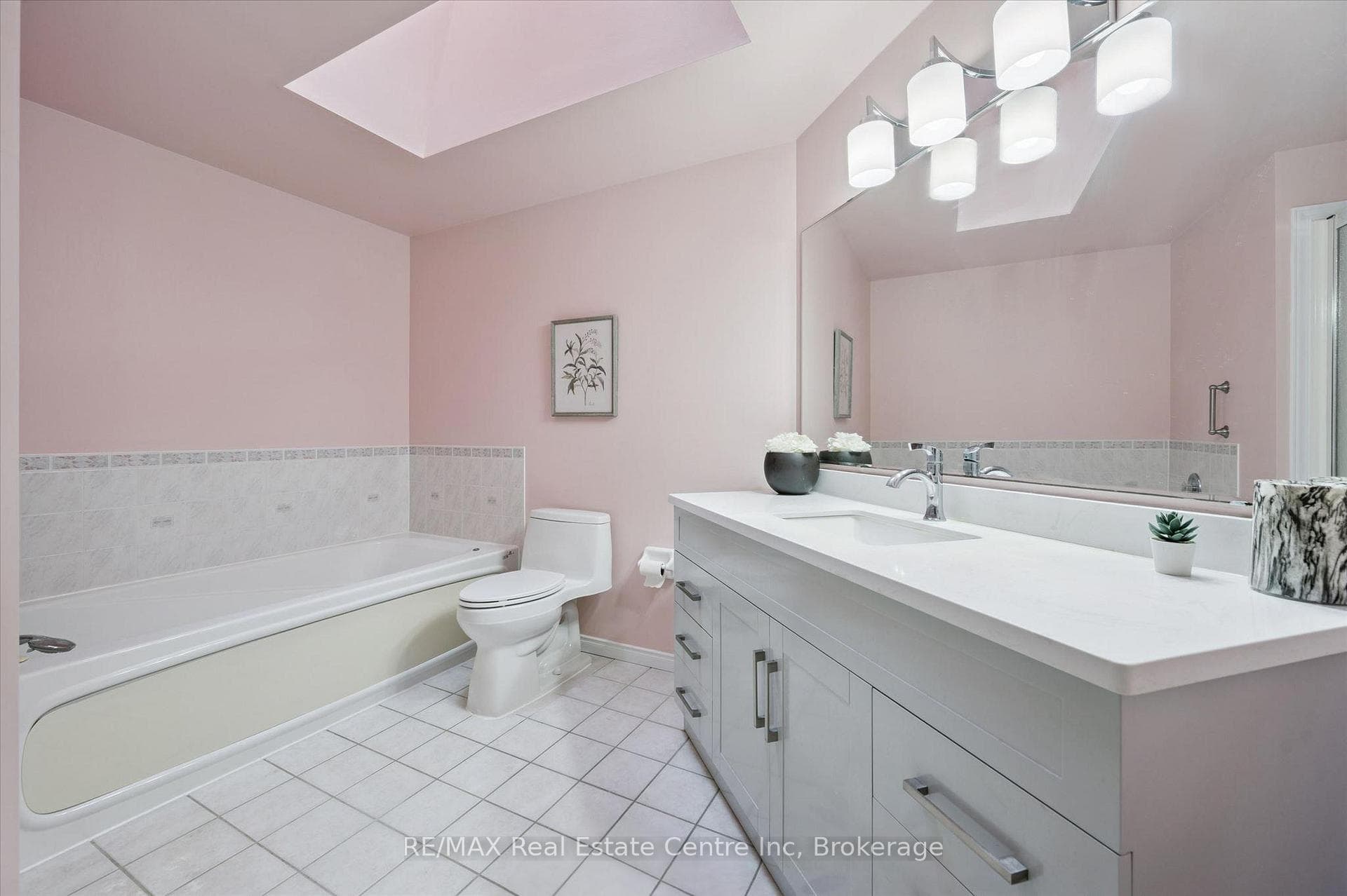 90 Marsh Crescent photo 15