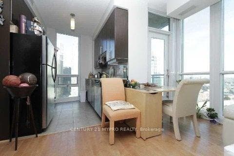18 Harbour Street Unit 3105 photo 9