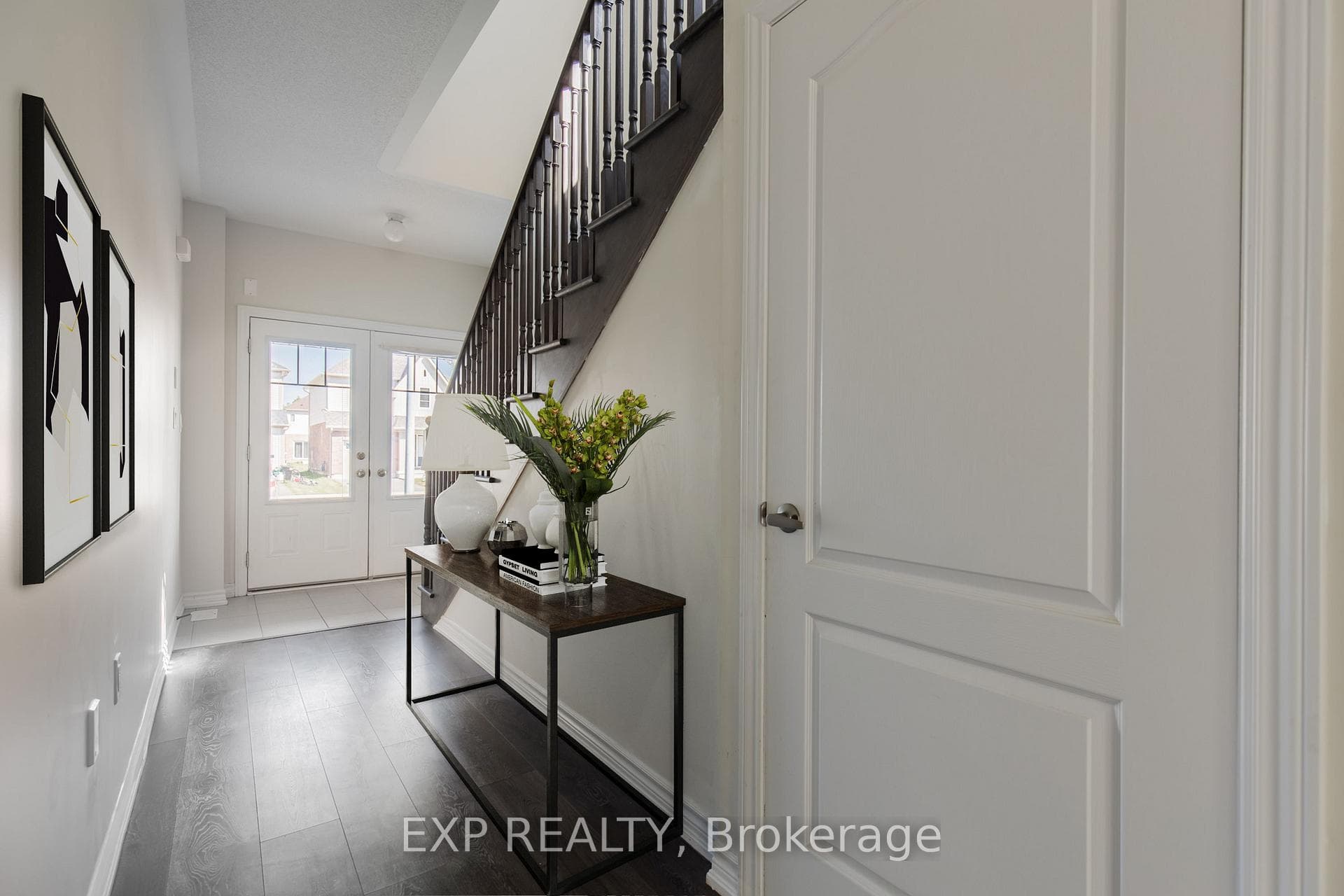 103 TUMBLEWOOD Place photo 4
