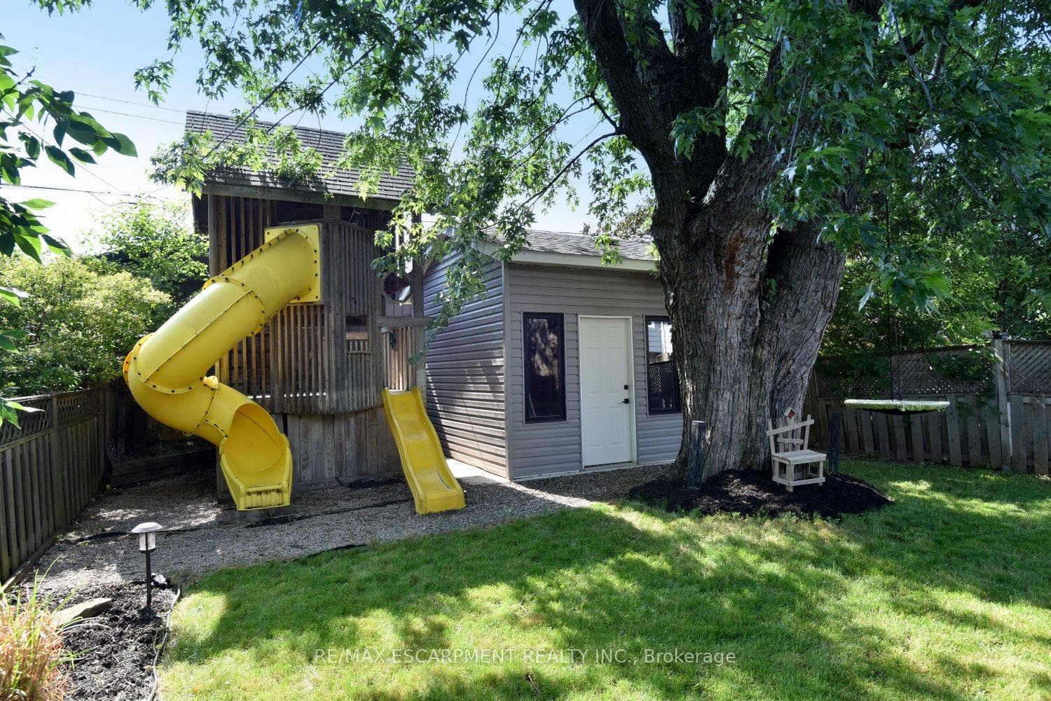 1091 Upper Wellington Street photo 37