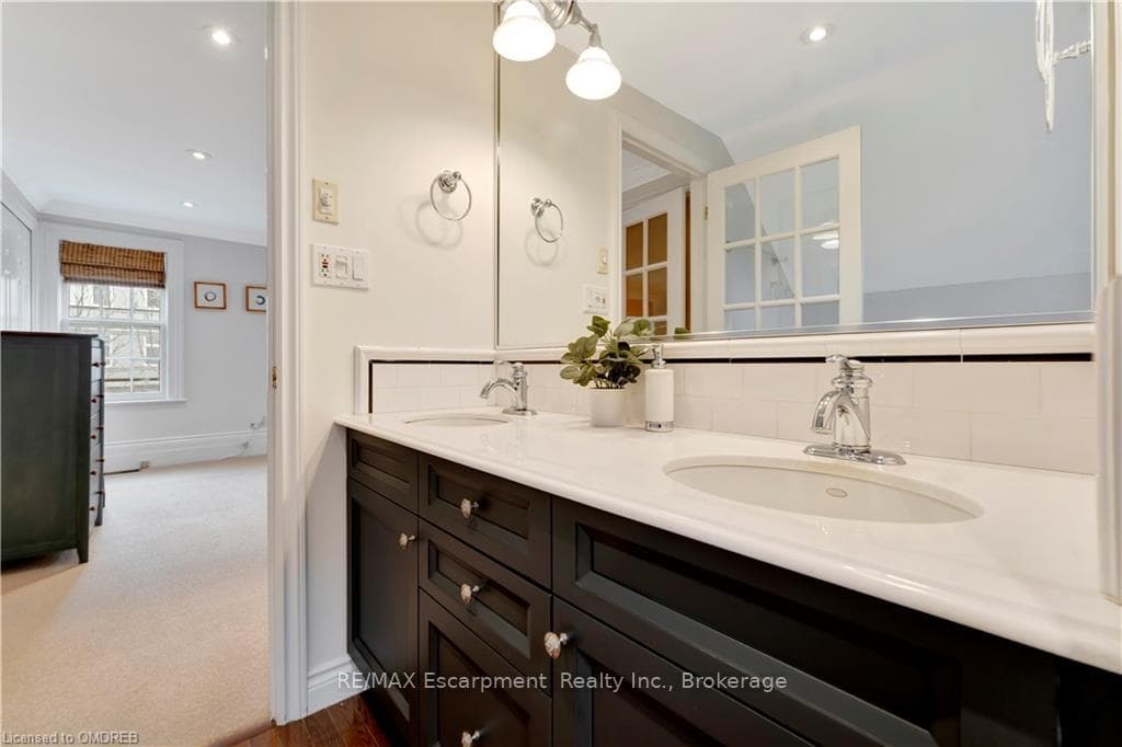 124 CHISHOLM Street photo 17