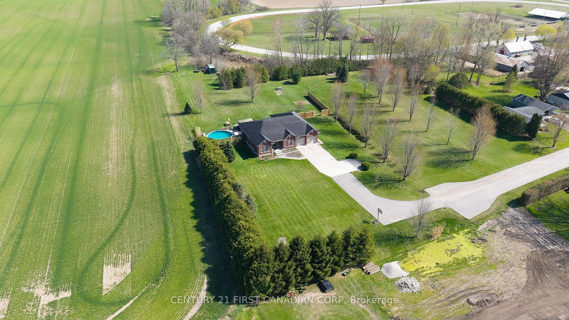 653 Peter Street photo 44
