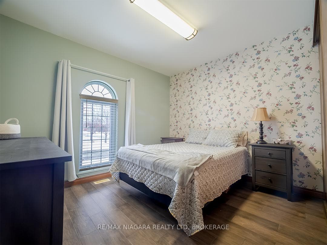 275 Knoll Street photo 20