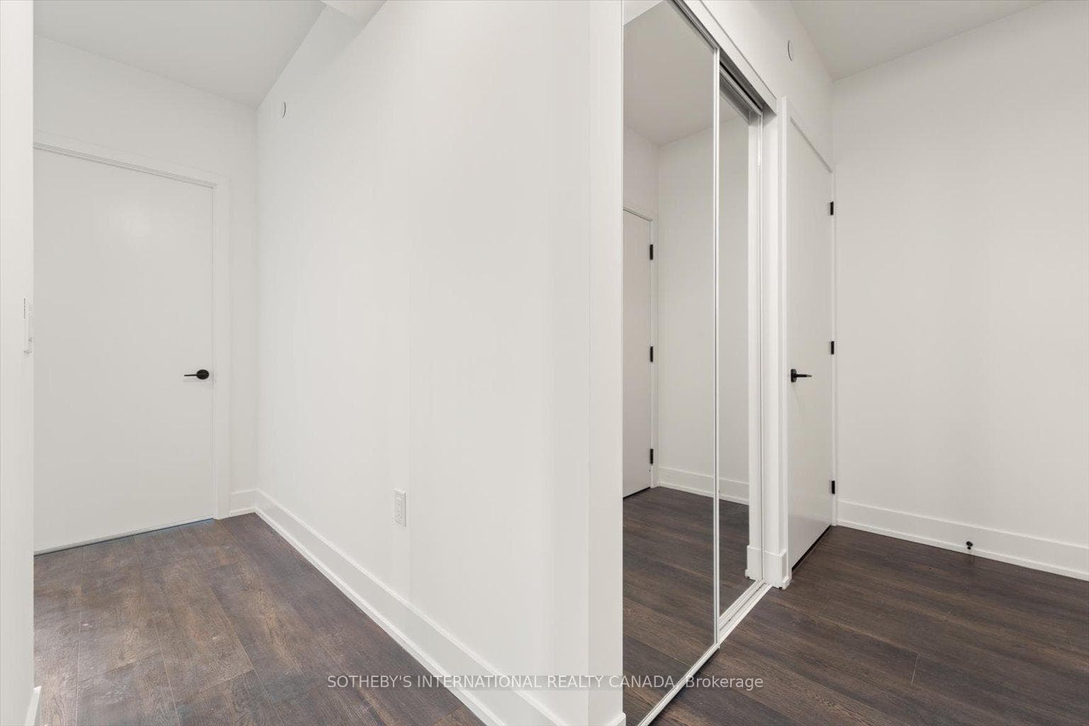 2450 Old Bronte Road Unit 418 photo 6