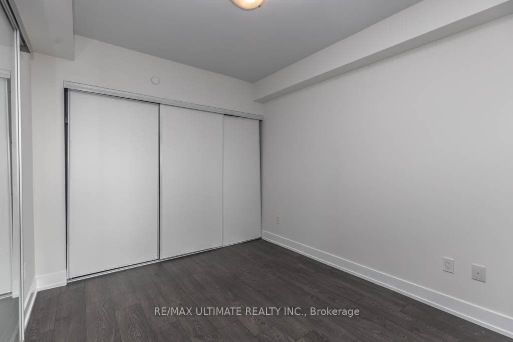 2550 Simcoe Street Unit 1802 photo 11