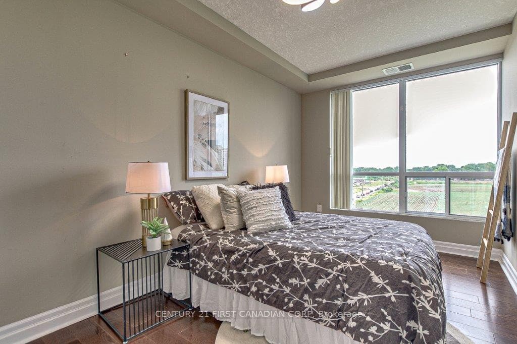 240 Villagewalk Boulevard Unit 805 photo 8