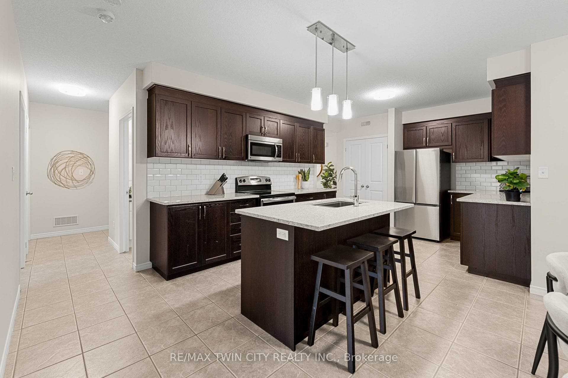 208 Jessica Crescent Unit B photo 10