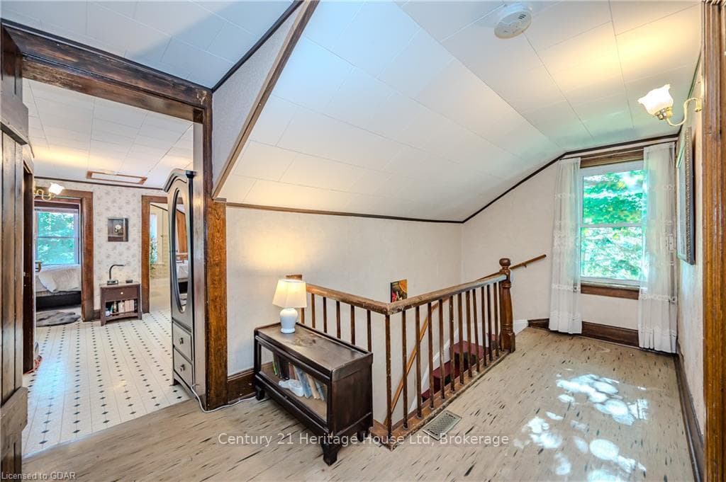 645 YONGE Street photo 19