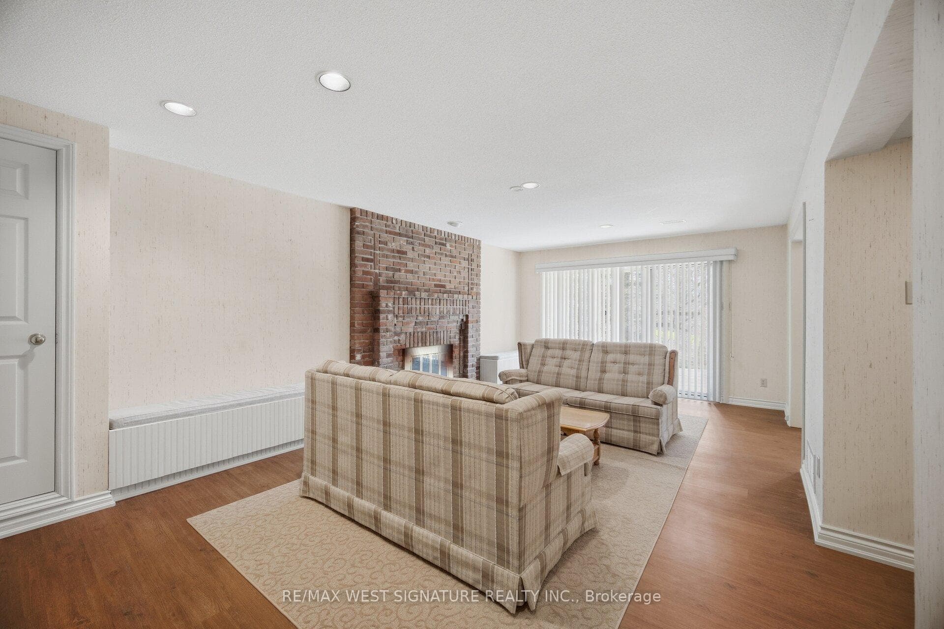 126 Curtis Crescent photo 22