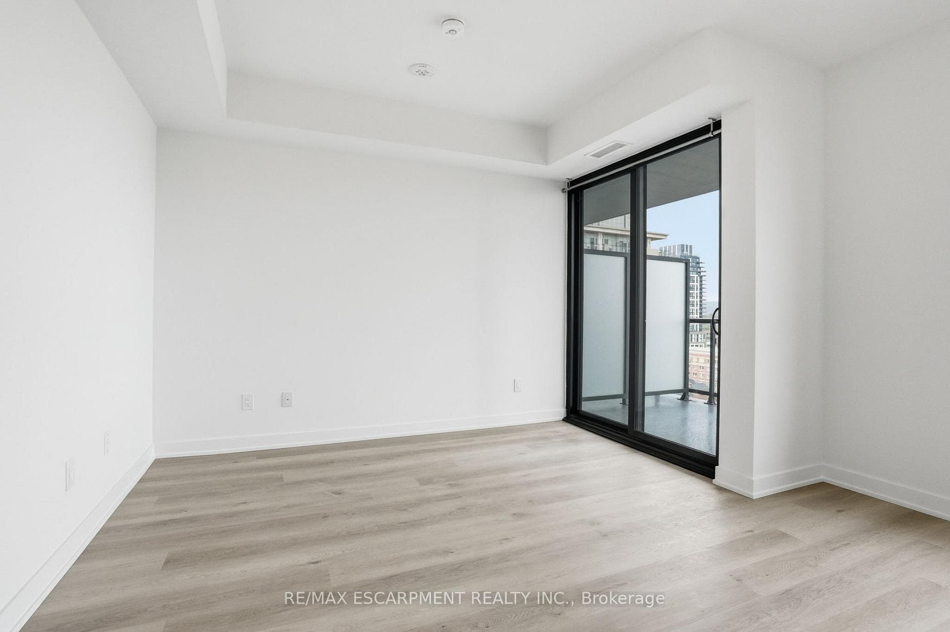 2075 Lakeshore Road Unit 1002 photo 11