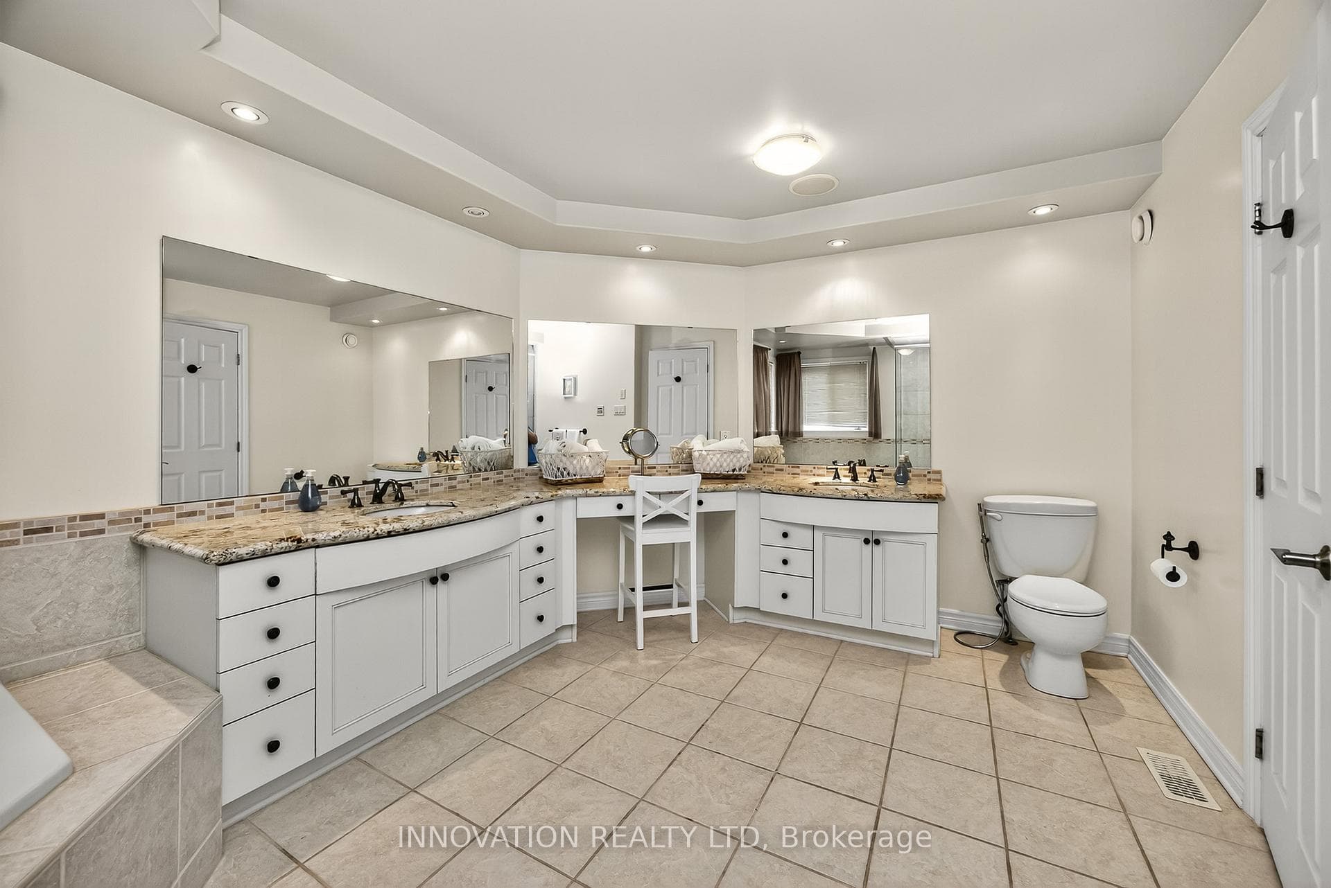 534 Landswood Way photo 30