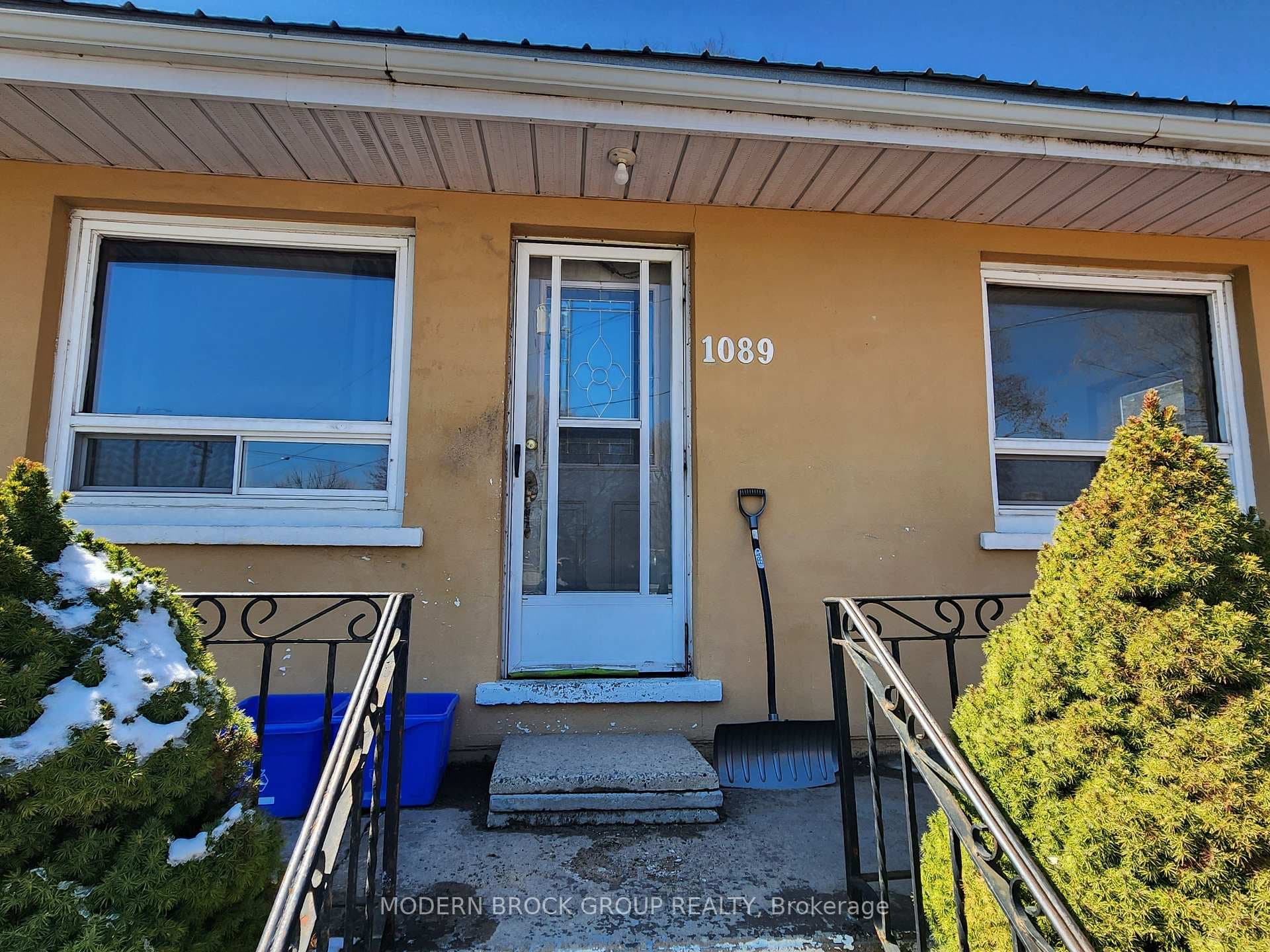 1079-1089 Edward Street photo 4