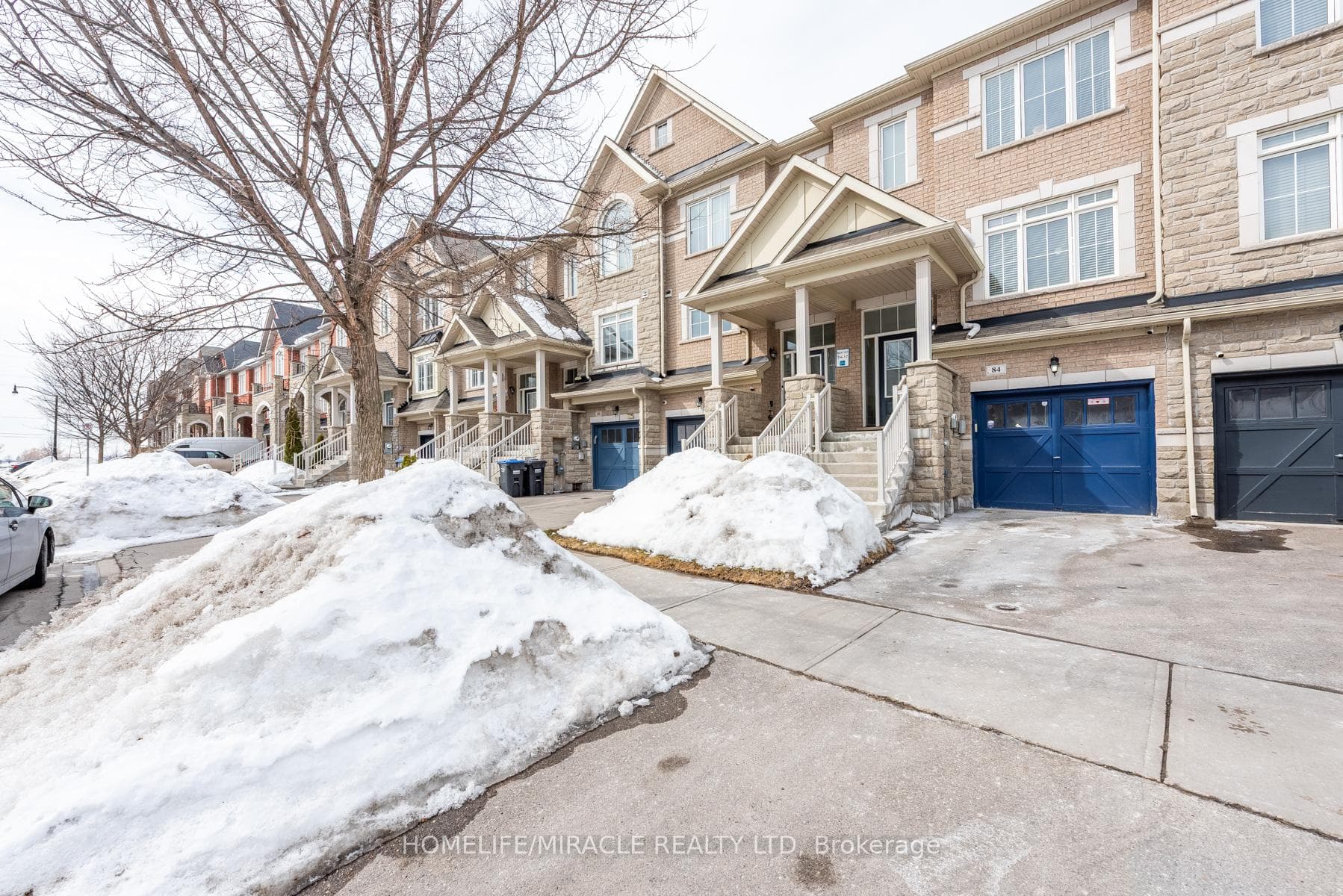 84 Rockman Crescent photo 2