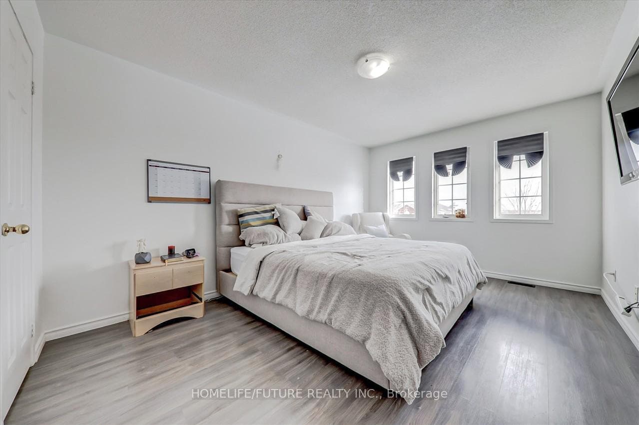 64 Bonspiel Drive photo 12