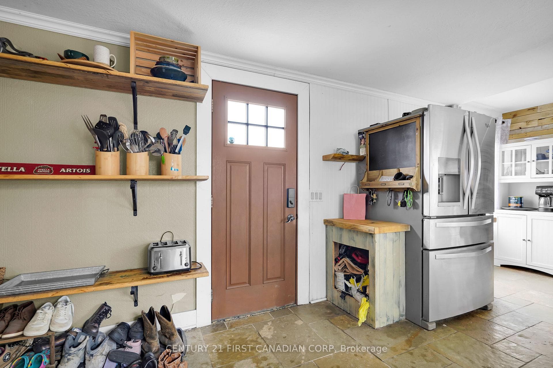23895 Adelaide Road photo 8