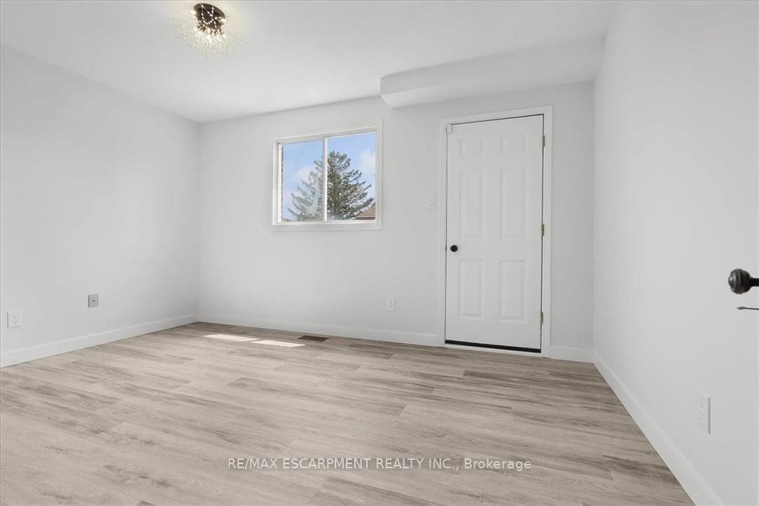 345 BERKINDALE Drive photo 13