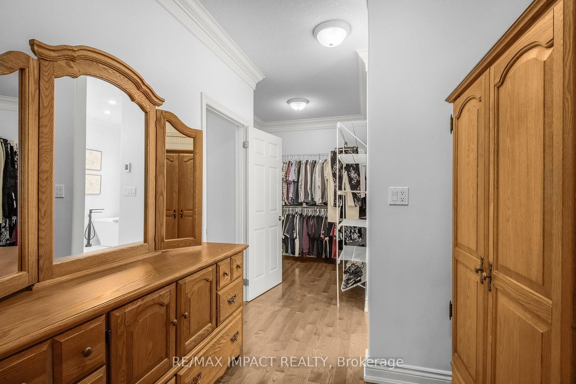 896 Hinterland Drive photo 17