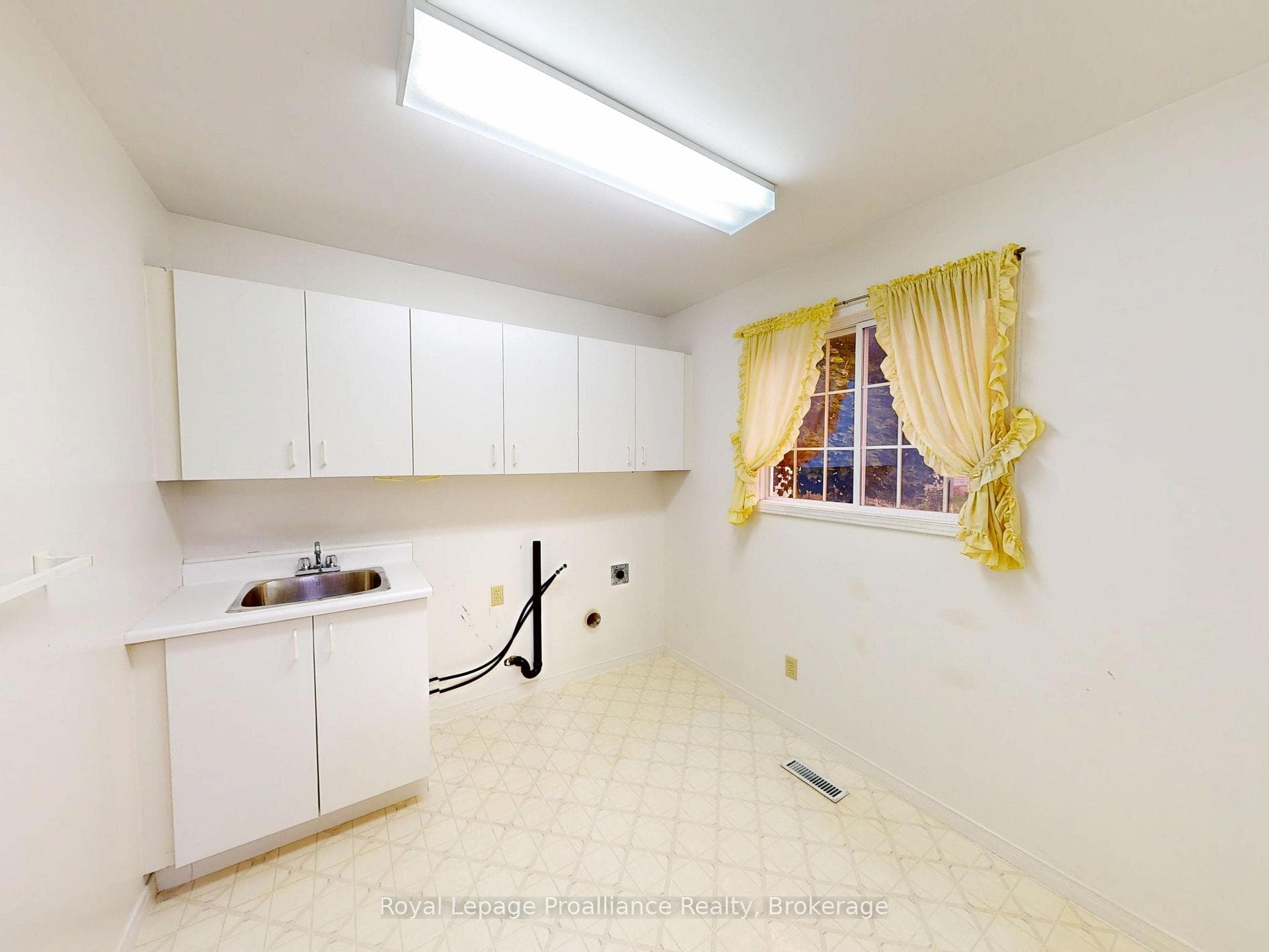 88 Westwind Crescent photo 31