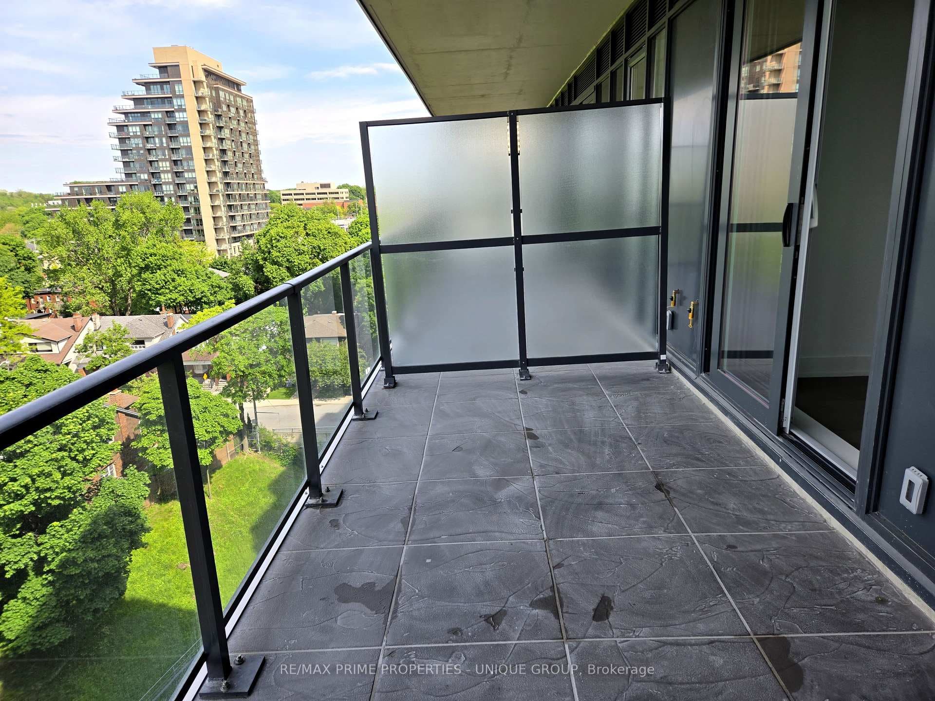 8 Manor Road Unit 806 photo 2