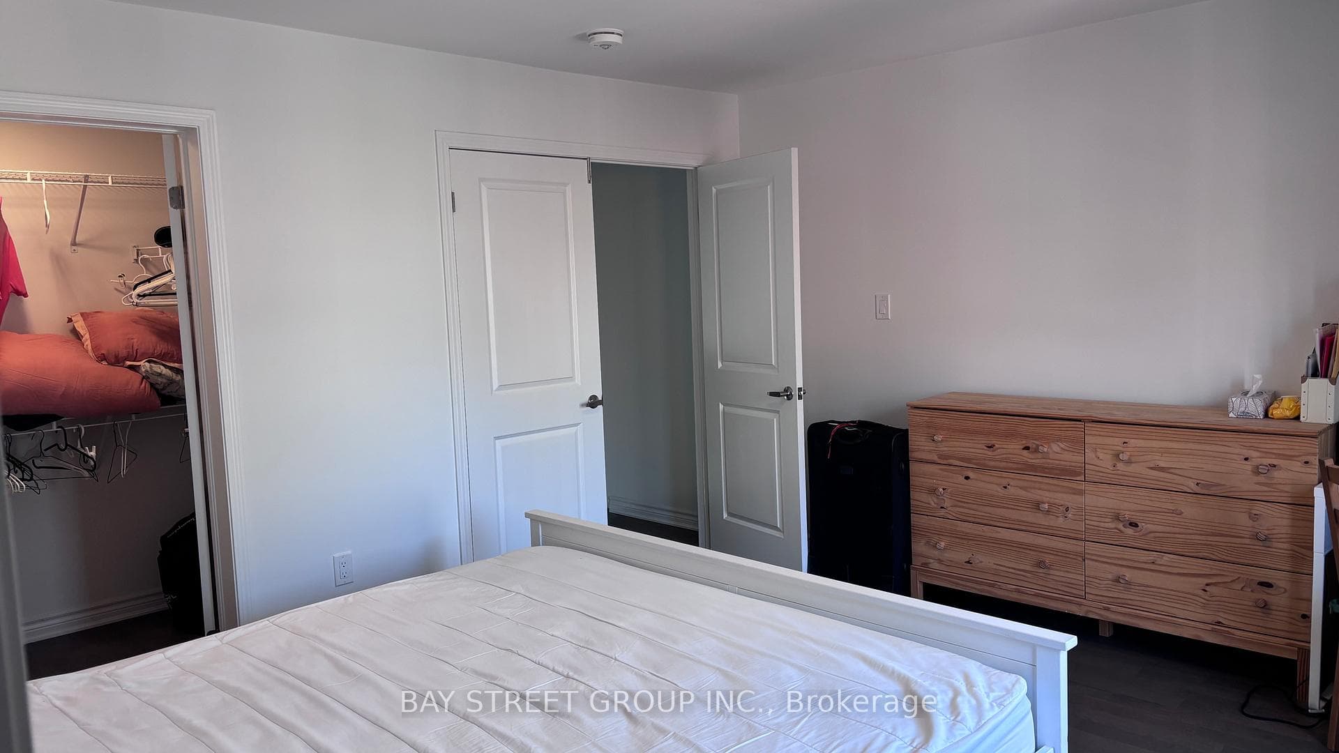 3042 Merrick Road photo 37