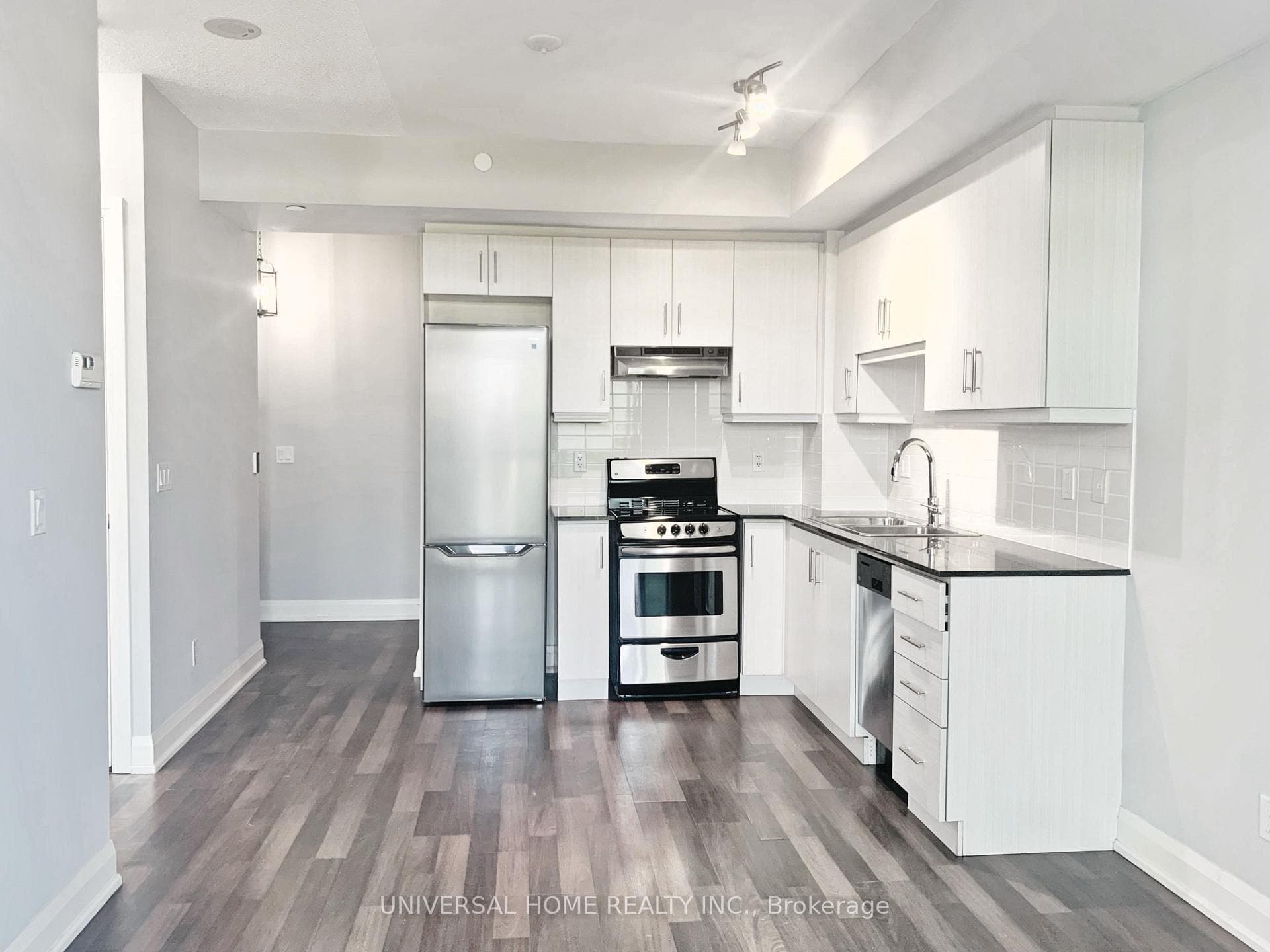 68 Canterbury Place Unit 608 photo 4