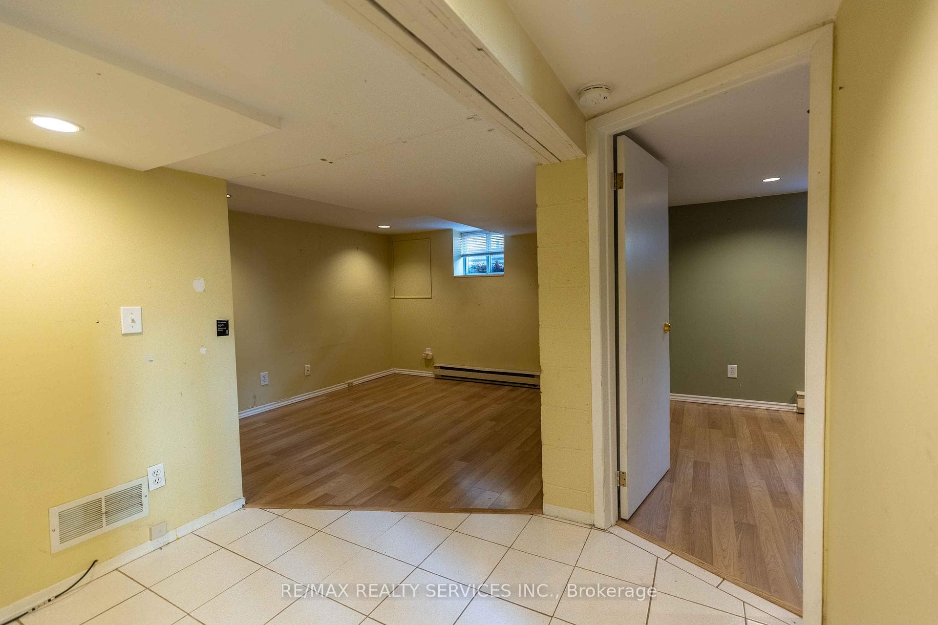 382 Queen Mary Drive photo 21