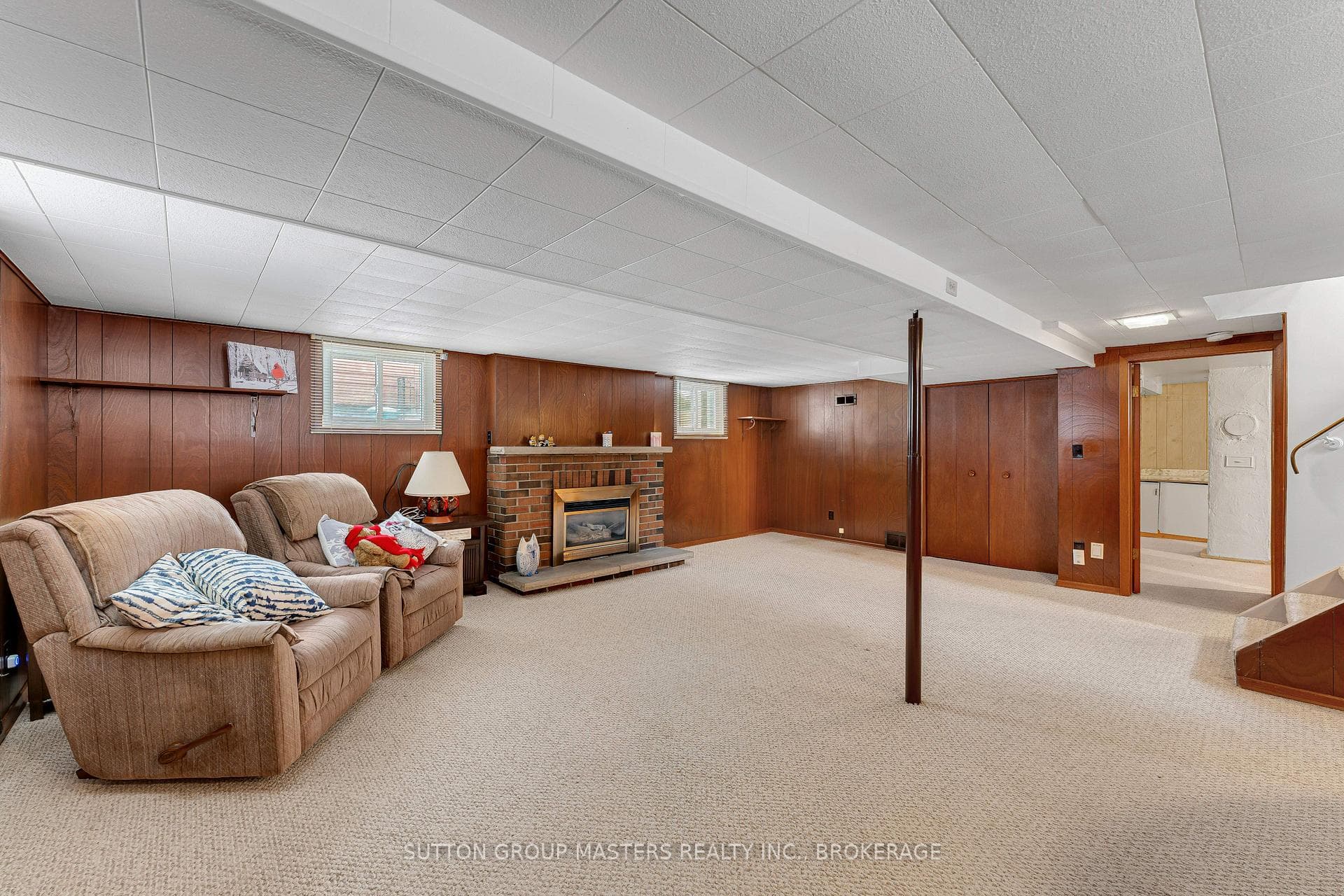 913 Victoria Street photo 24