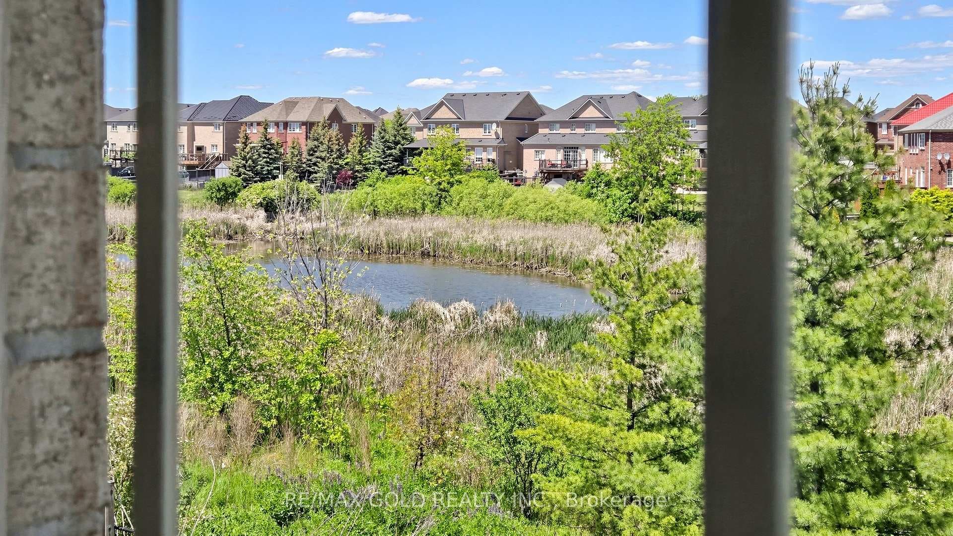 9 Edgewater Court photo 39