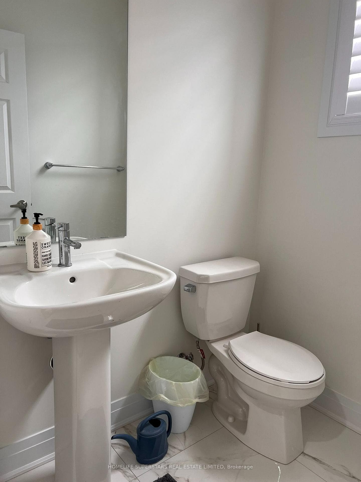 188 AVIRON Crescent photo 5