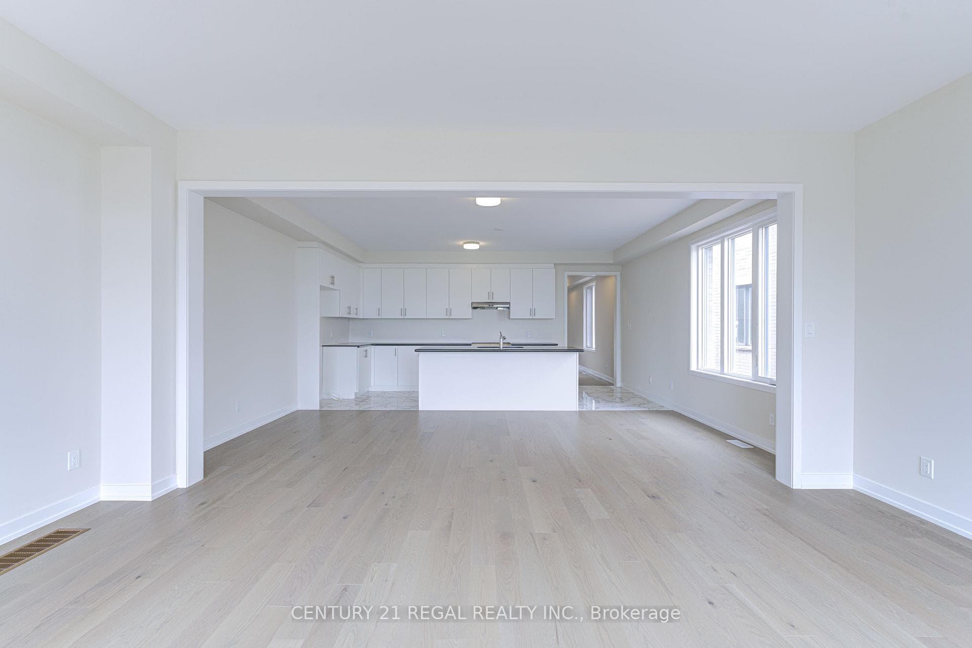 1186 Dartmouth Crescent photo 22