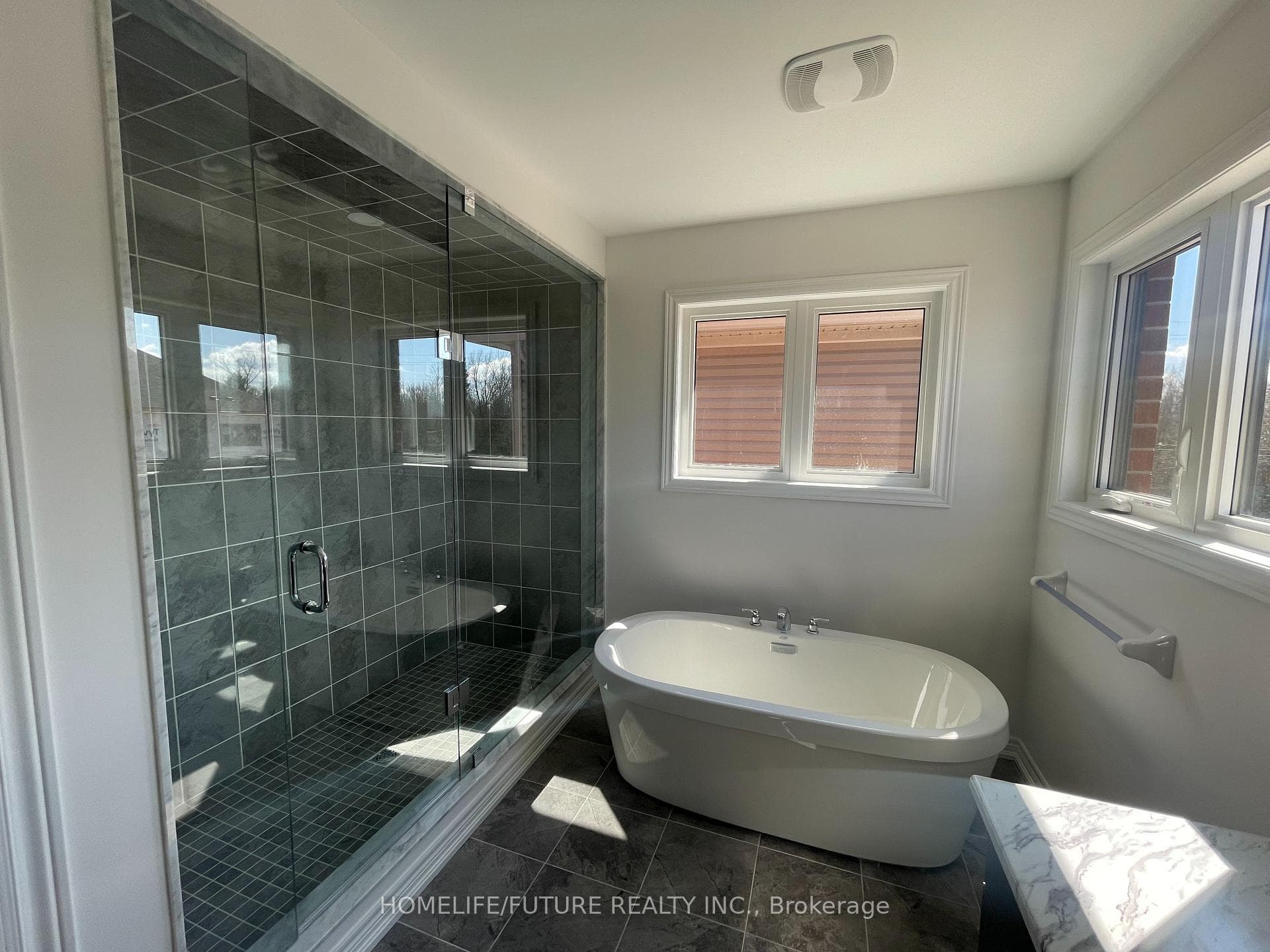 6 WAKEFIELD Boulevard photo 5