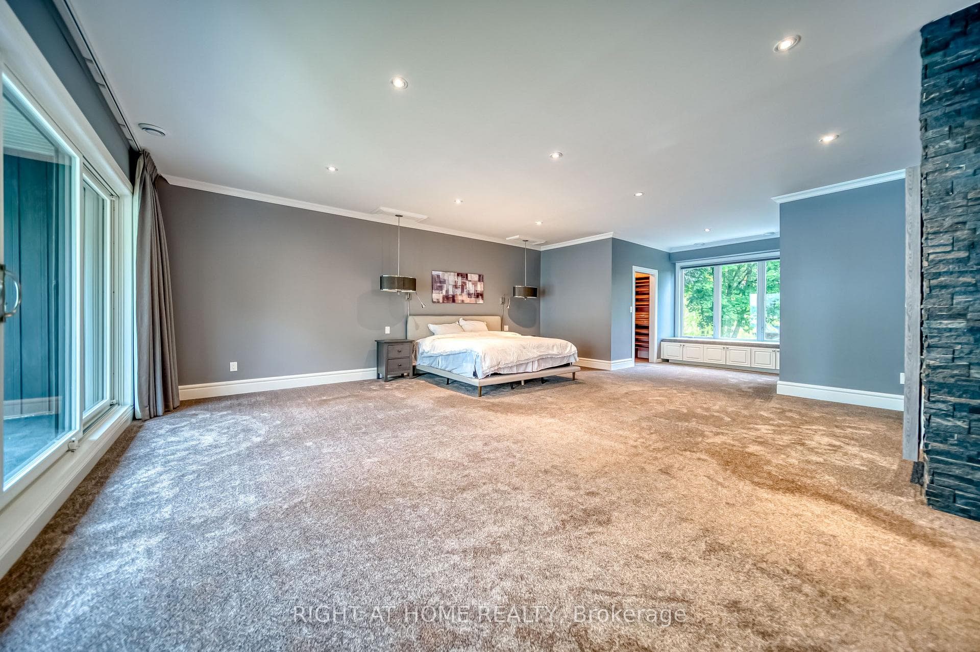 44 ROYAL HENLEY Boulevard photo 27