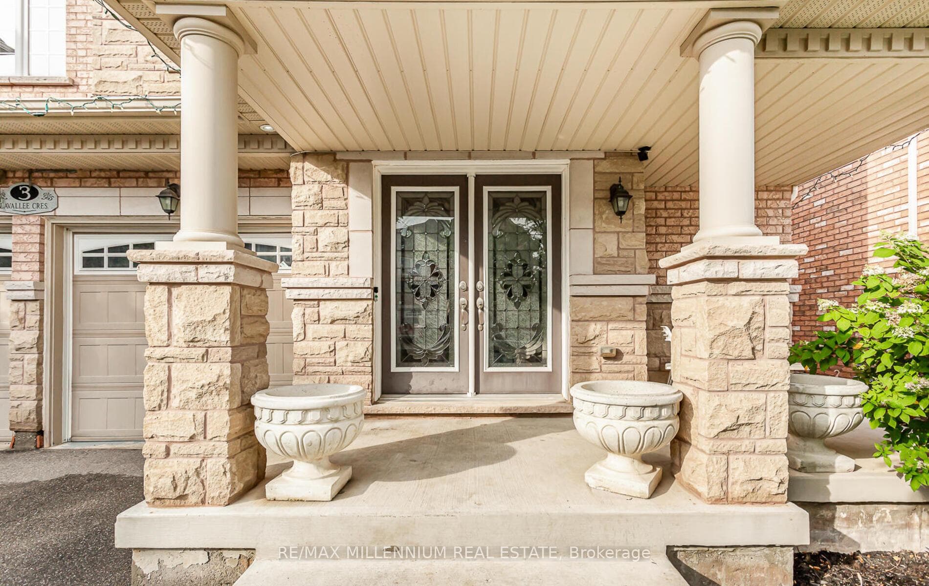 3 Lavallee Crescent photo 4