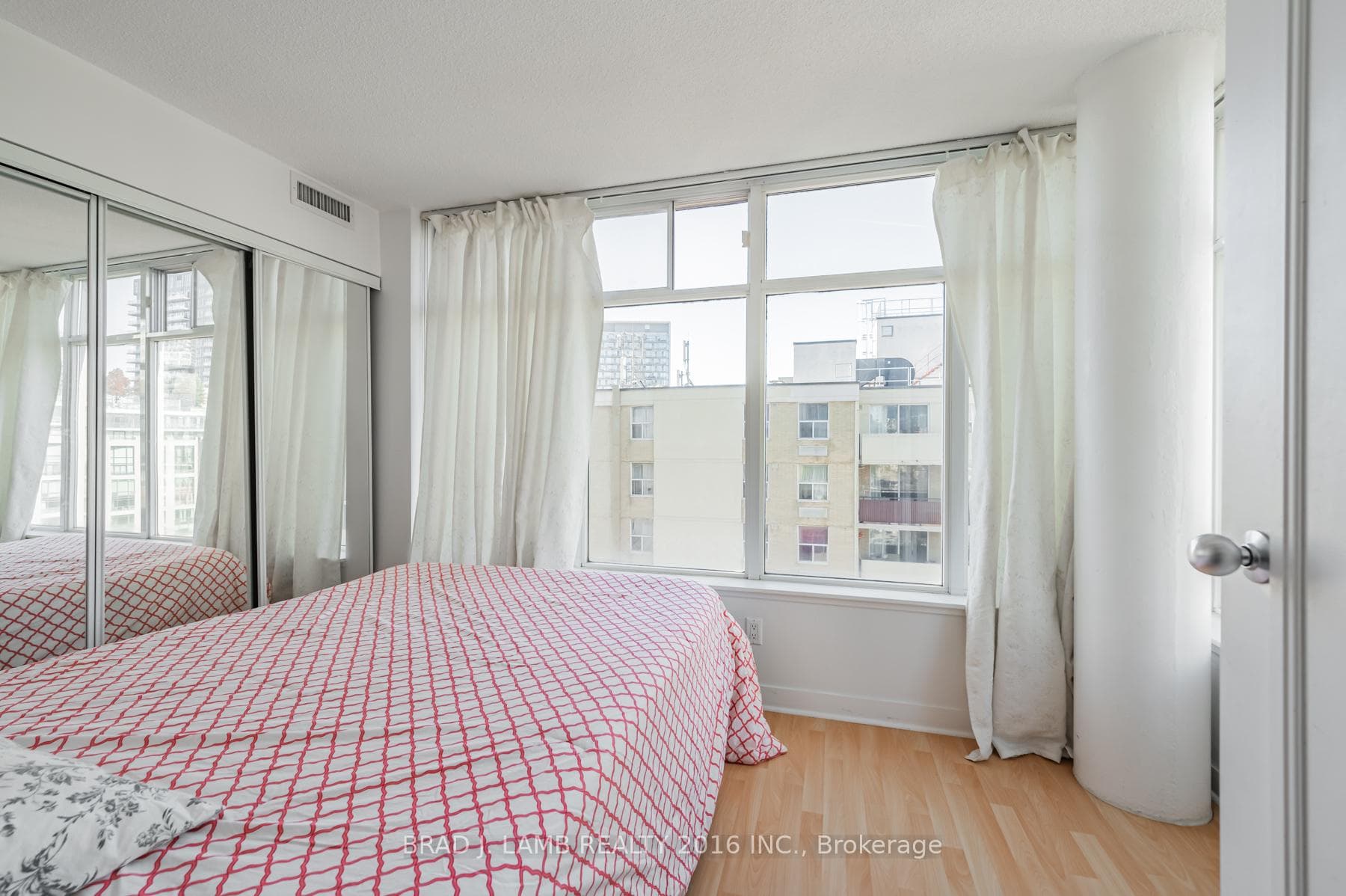 650 Queens Quay Unit 1122 photo 13
