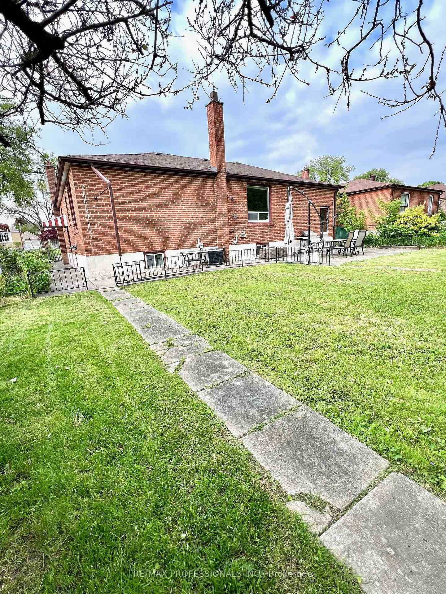 241 Epsom Downs Drive photo 25