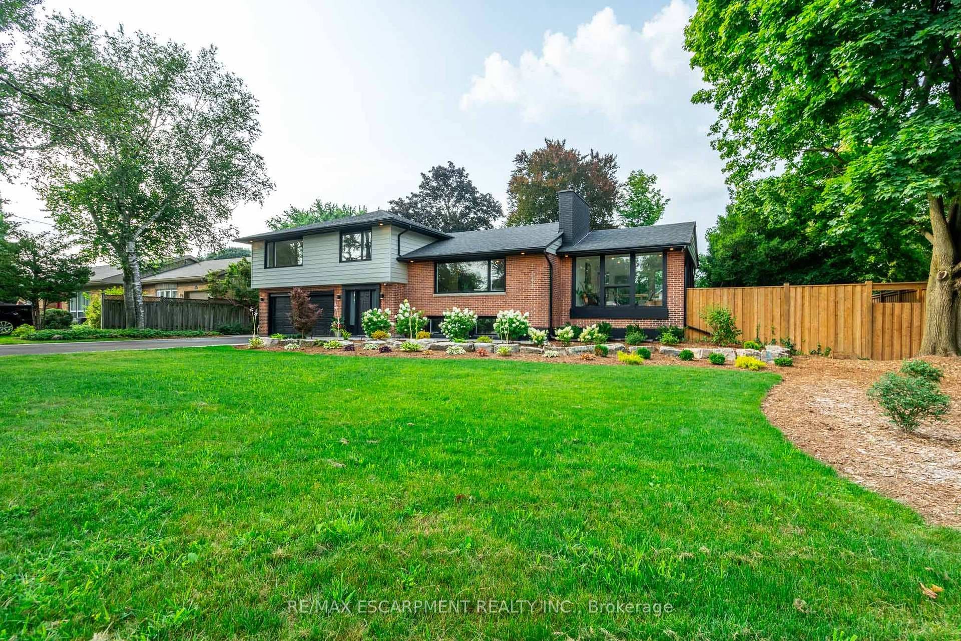 675 Scenic Drive photo 2