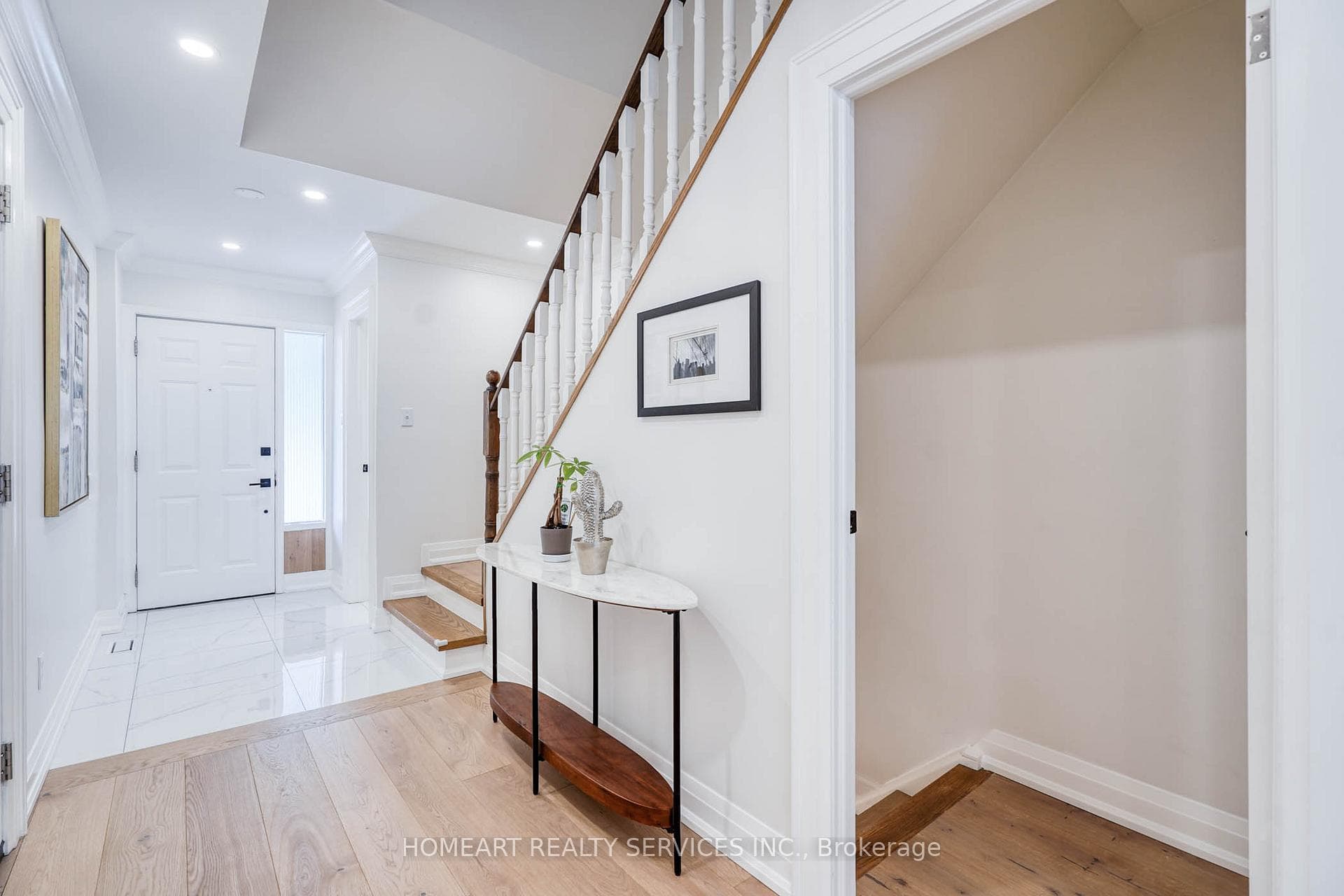 2 Camelot Way photo 6