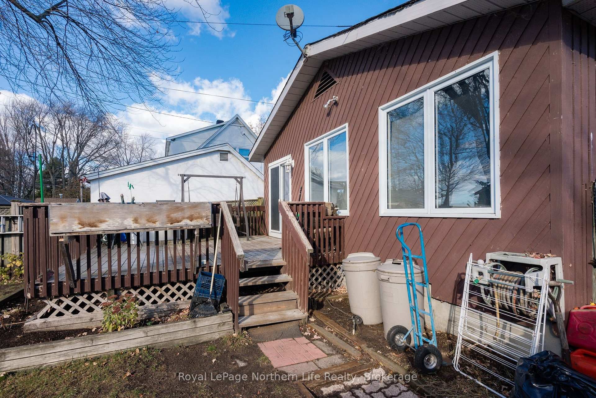 85 Campbell Avenue photo 28