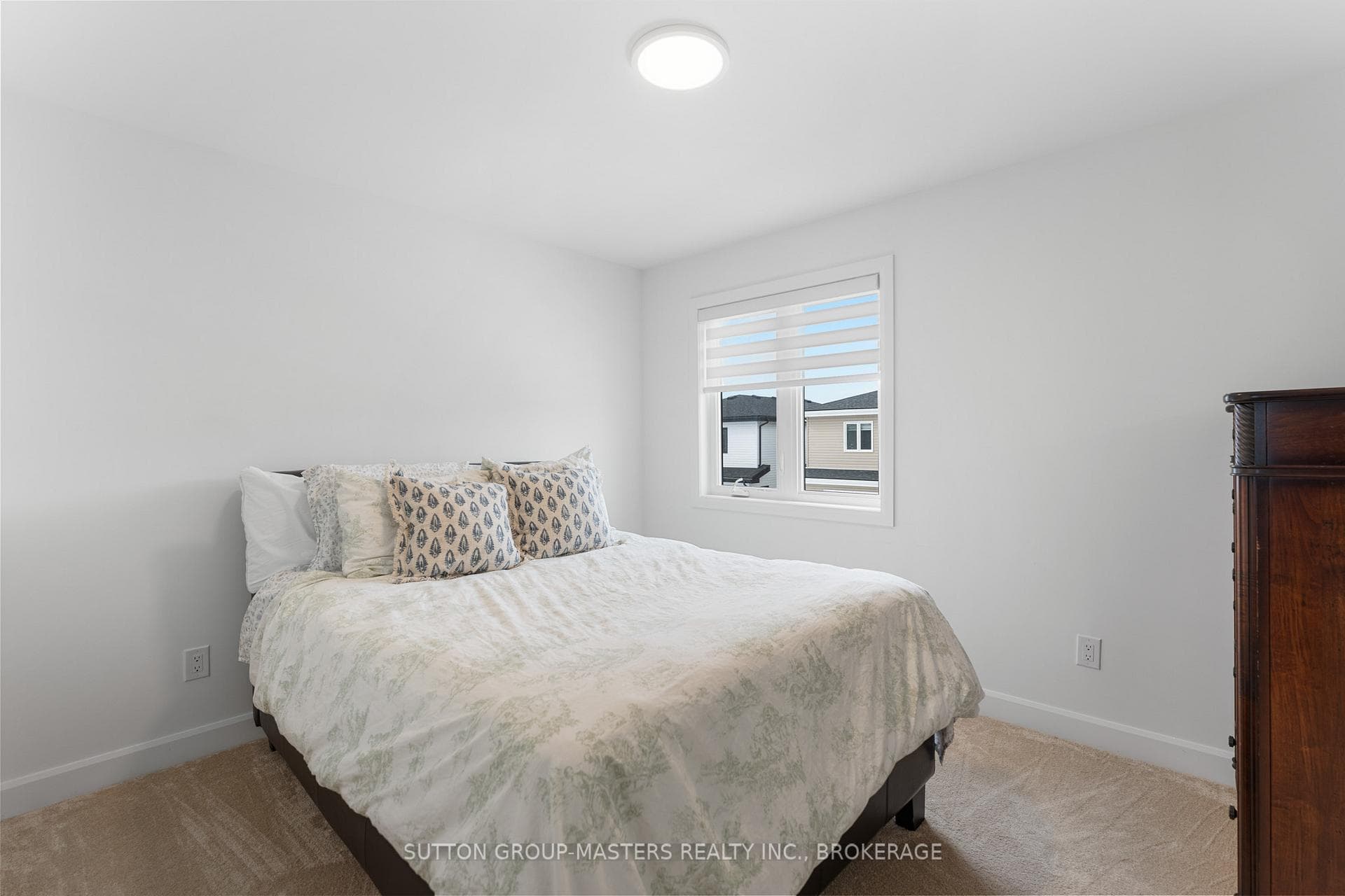 210 Superior Drive photo 36