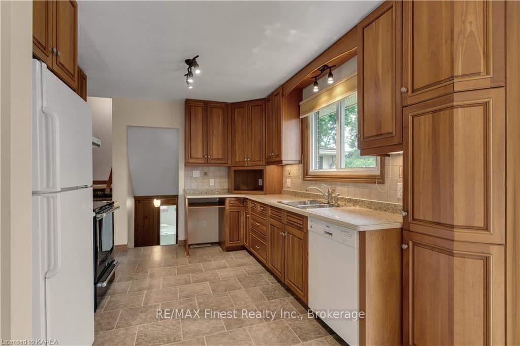 26 MORENZ Crescent photo 10