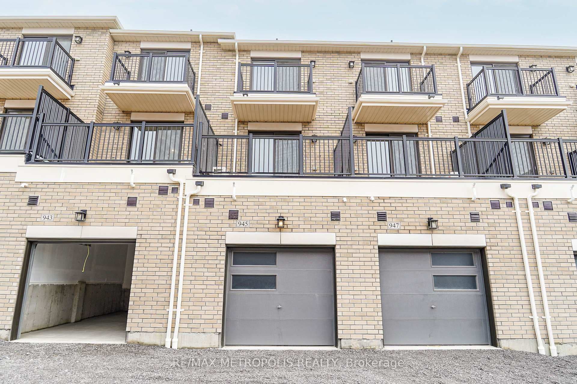 945 CROWSNEST HOLLOW Drive photo 3